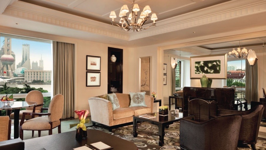 Deluxe suite living room